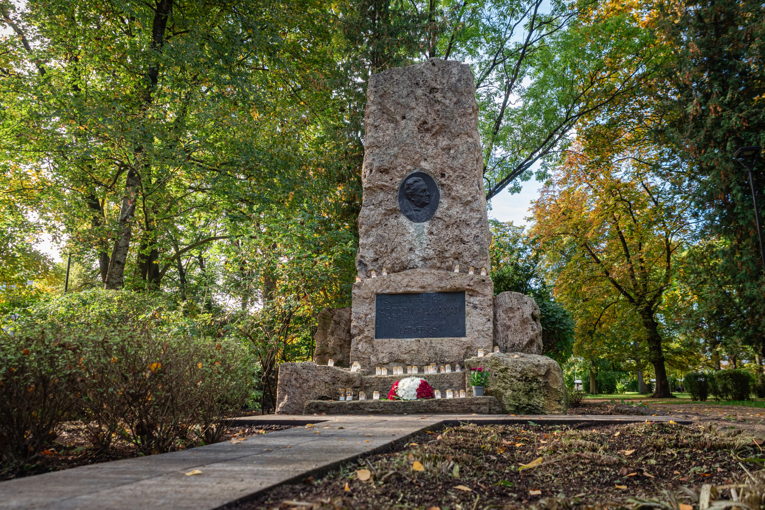Latviešu teātra tēvam Ādolfam Alunānam – 177